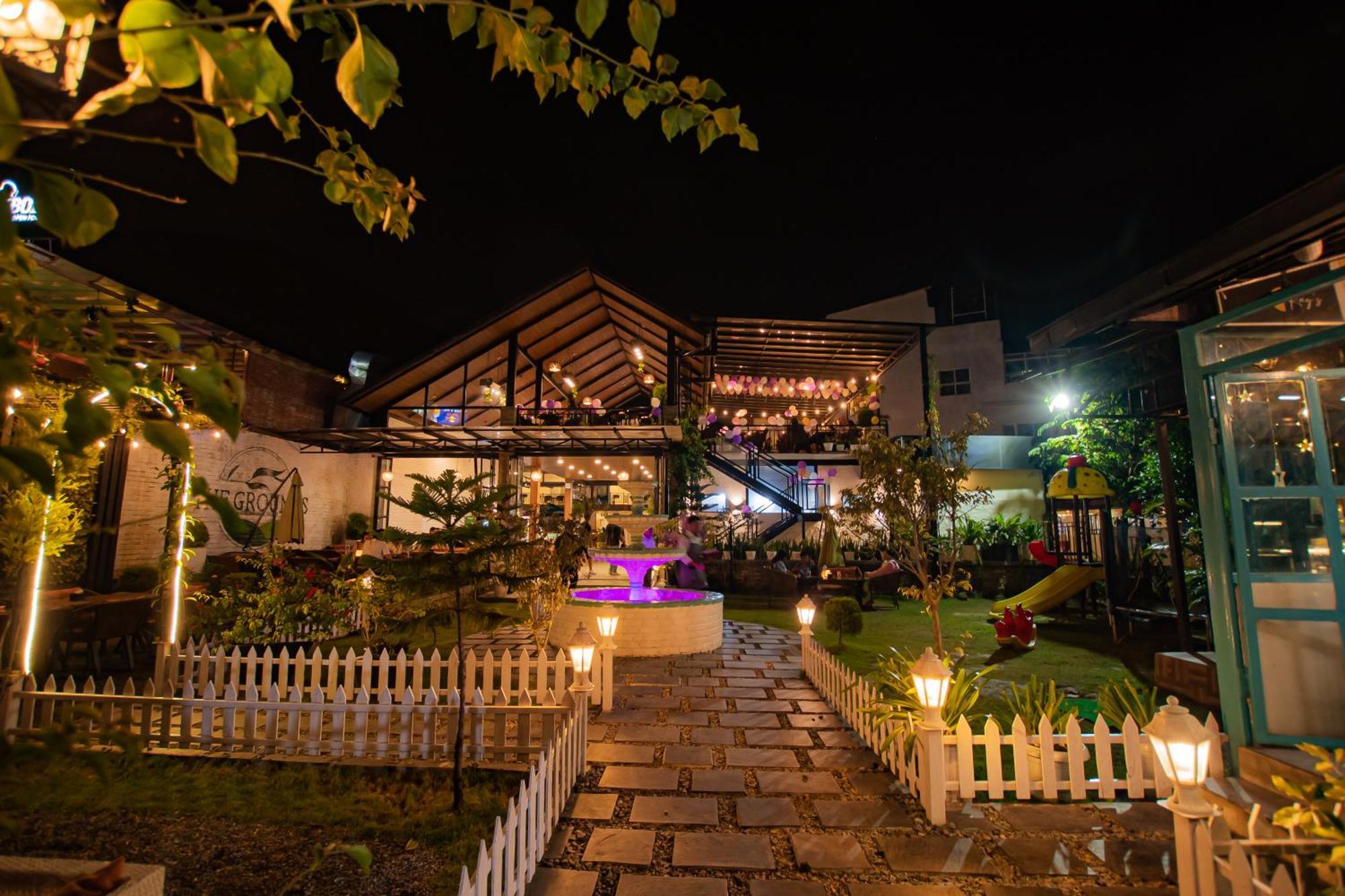 Majestic Lake Front Hotel & Suites Pokhara Exterior foto